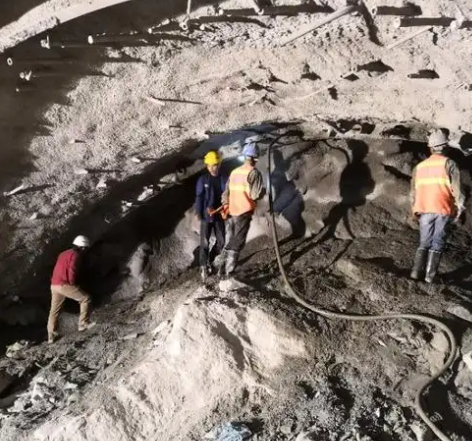 召陵拱顶带模注浆料的施工流程及注意事项